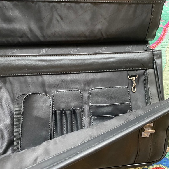 Kenneth Cole Reaction Black Leather Messenger Bag - Picture 9 of 9